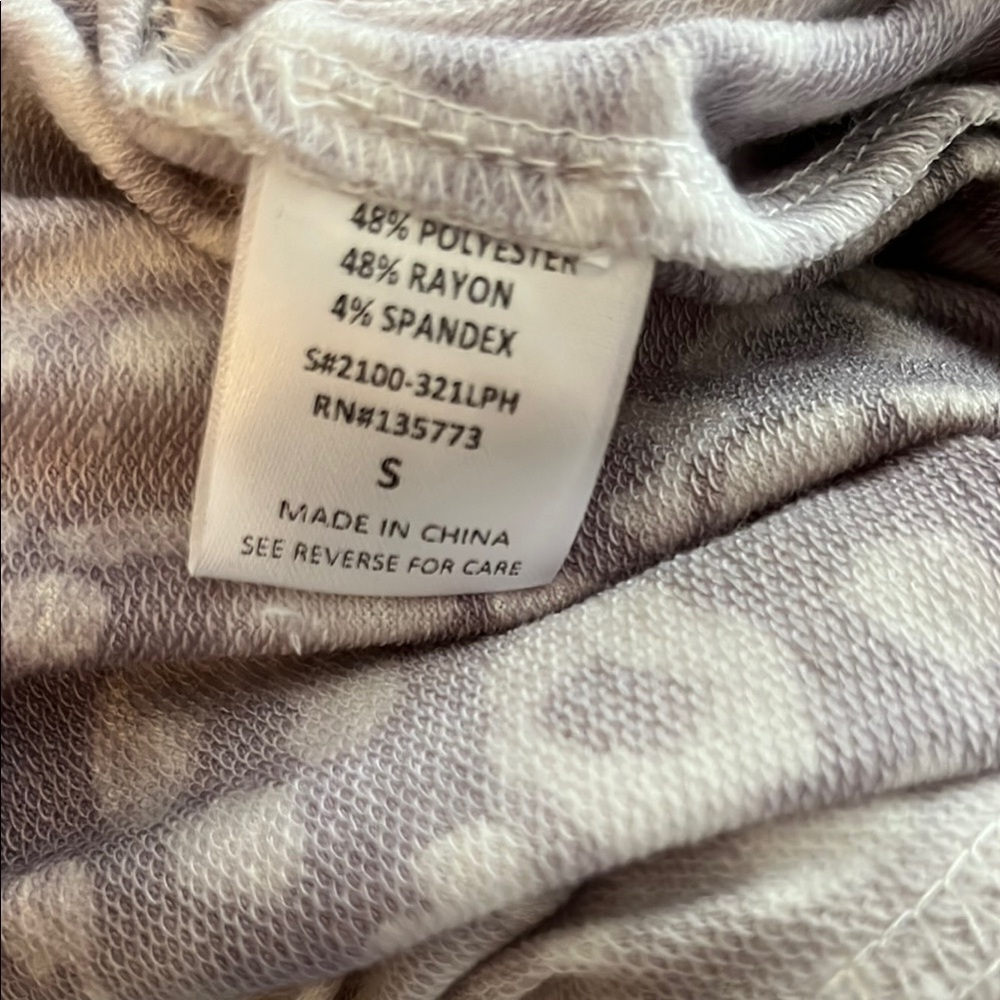 OLIVACEOUS Wide Leg Gray & White Leopard Print Flowy Pants size small - Picture 10 of 11